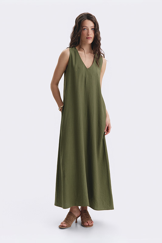 Women's olive-colored dress by Natali Bolgar. A loose-fit maxi dress for everyday comfort and an elegant summer look.