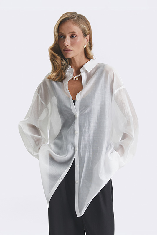 A feminine Natali Bolgar look with a sheer white oversized shirt that perfectly highlights individuality and summer style.