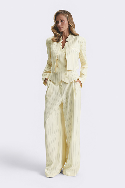 An elegant business look from Natali Bolgar: a light yellow striped jacket, a vest and wide palazzo trousers. A stylish choice for the office.