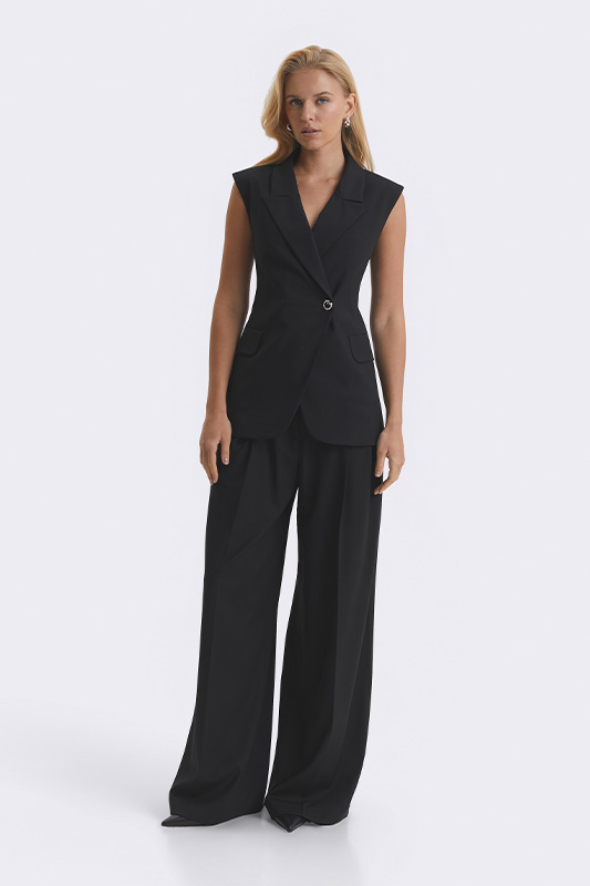 A sleeveless Natali Bolgar women's blazer and wide-leg black trousers. Creates an elegant, businesslike look.
