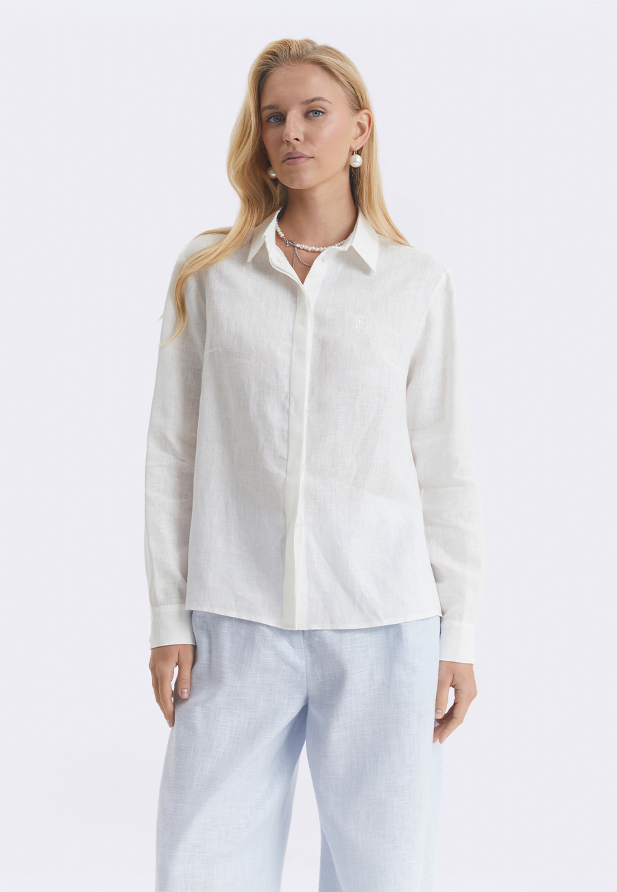 Білий лляний образ від Natali Bolgar з класичною сорочкою та штанами