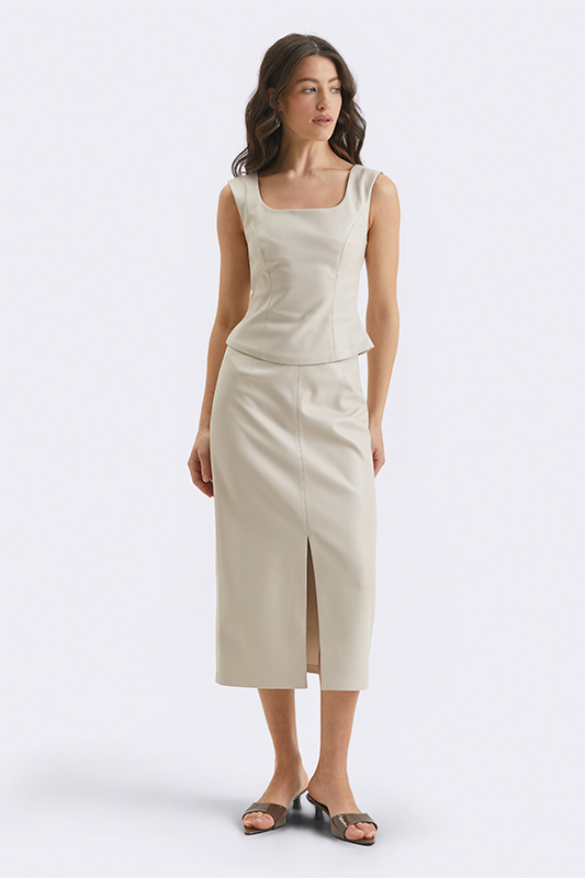 Жіночий молочний костюм від Natali Bolgar з топом та спідницею