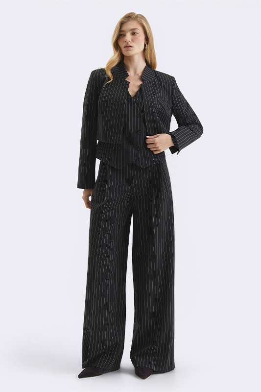 Діловий образ у смугастому жакеті та штанах від Natali Bolgar