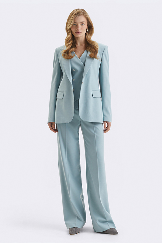 Елегантний голубий жакет та штани від Natali Bolgar