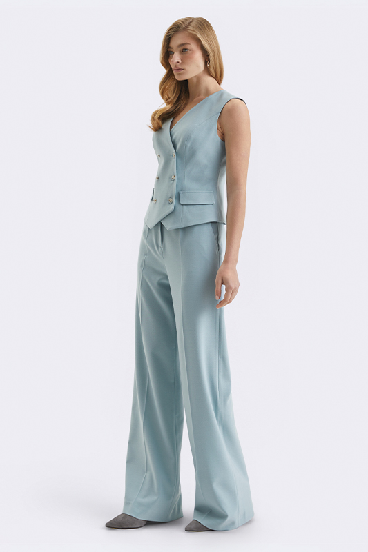 Жилет та широкі штани голубого кольору від Natali Bolgar