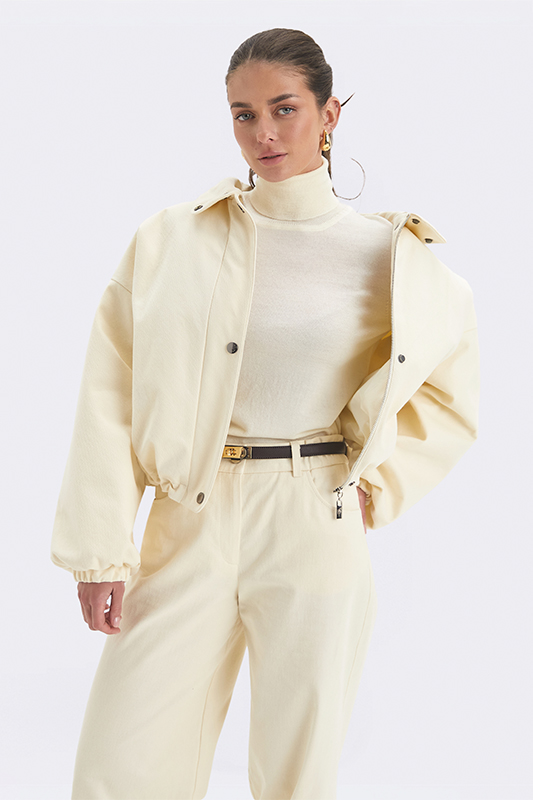 Молочний образ з бомбером та штанами від Natali Bolgar