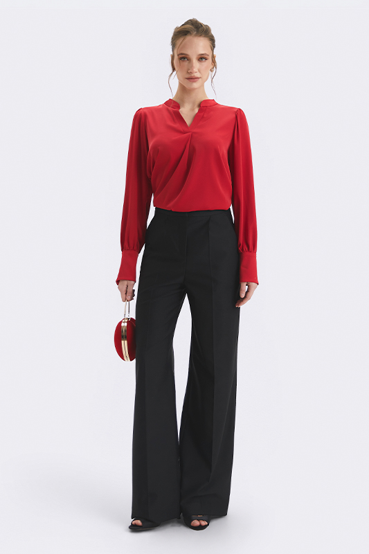 Діловий образ від Natali Bolgar червона блуза чорні штани