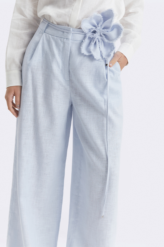 Блакитні штани з декоративним поясом від Natali Bolgar