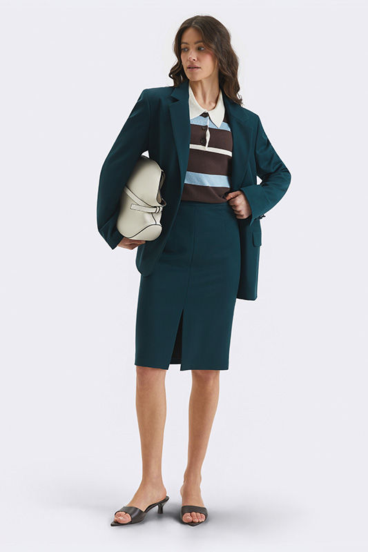 Образ із жакетом, джемпером-поло та спідницею