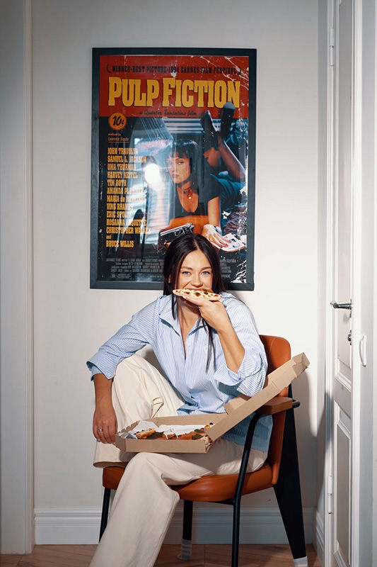 Жіноча сорочка та штани у повсякденному образі