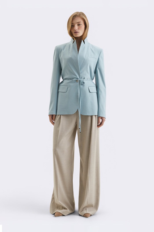 Elegant Natali Bolgar spring look: beige cropped jacket, striped shirt and pastel blue pants.