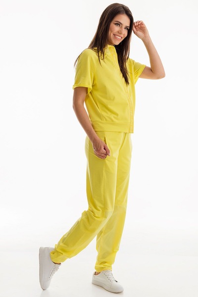 Ярко-желтый костюм с короткими рукавами  – Natali Bolgar