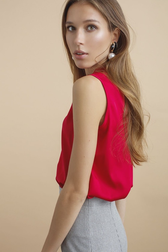 Шелковая блуза без рукавов ягодного цвета 2 - интернет-магазин Natali Bolgar