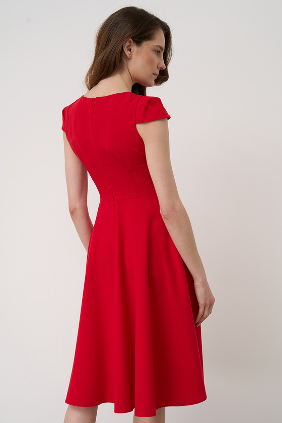 Красное платье со шлейфом (76 фото)