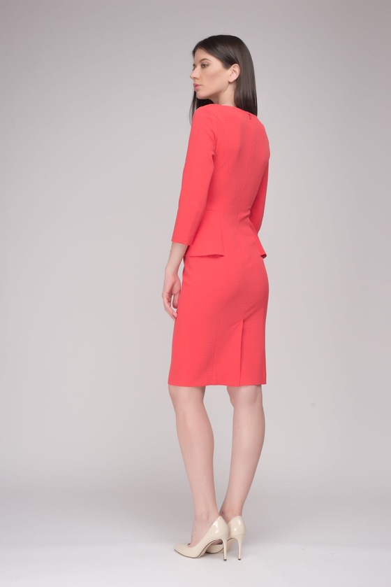 Платье-футляр красного цвета с баской 1 - интернет-магазин Natali Bolgar