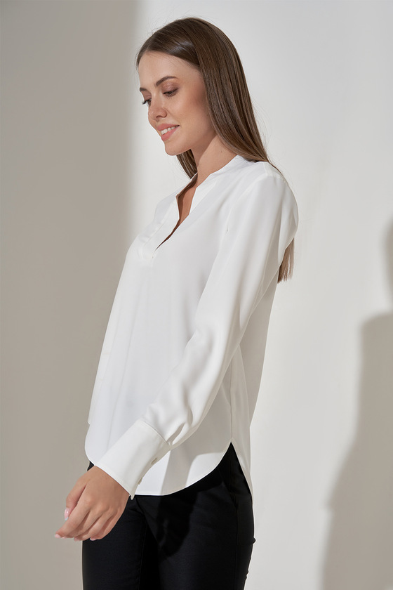 Молочная блуза с V-образным вырезом 1 - интернет-магазин Natali Bolgar