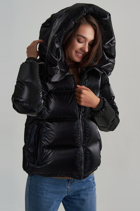 Куртка черного цвета с капюшоном  1 - интернет-магазин Natali Bolgar